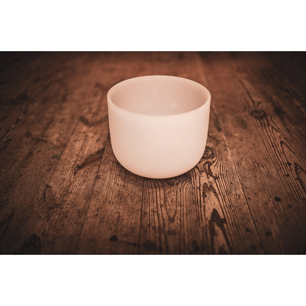 Crystal Singing Bowl 8" / B / 432Hz Crown Chakra