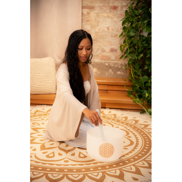 Crystal Singing Bowl Planetary Tuned 10�/ Flower of Life 