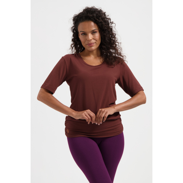 Kami Yoga Tee - Maroon 