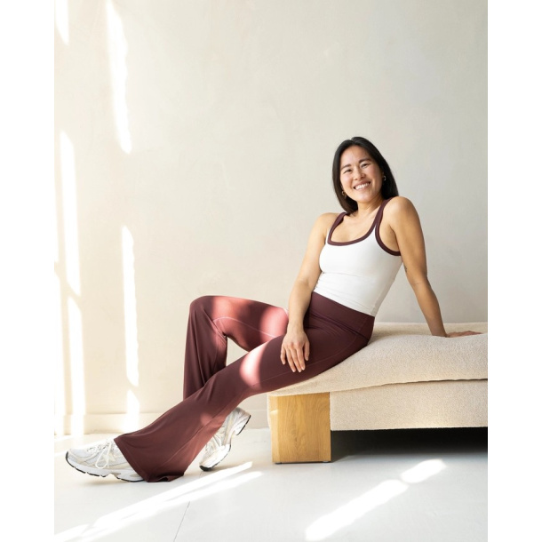 Rise Flare Yogatights - Burgundy