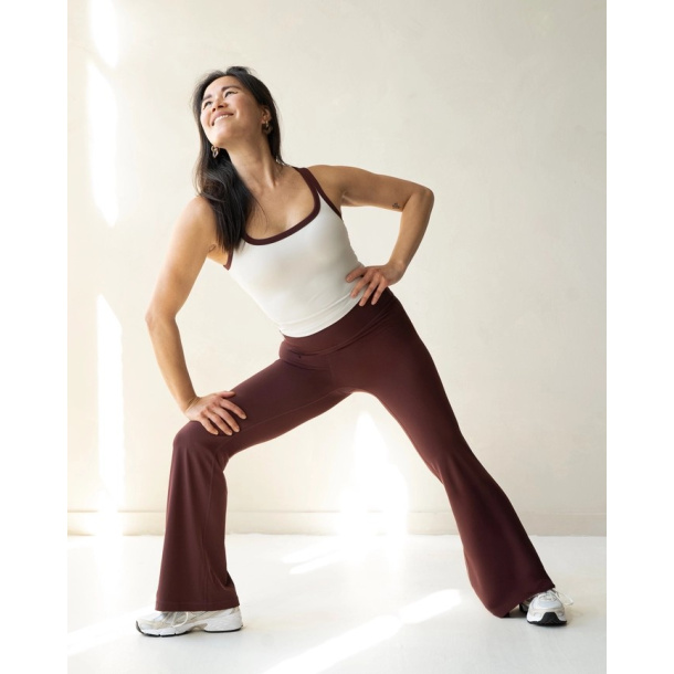 Rise Flare Yogatights - Burgundy