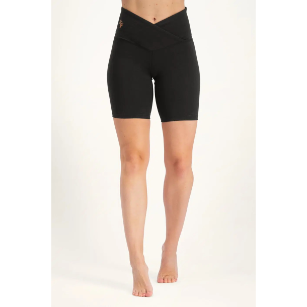 Sati Yoga Biker Shorts - Onyx Black 
