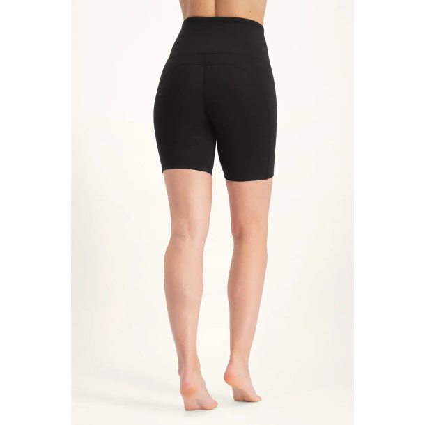 Sati Yoga Biker Shorts - Onyx Black, str S
