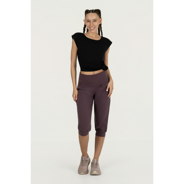 Sukha Yoga Capri - Berry