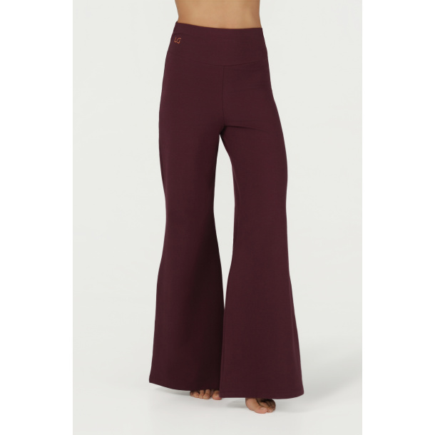 Maeve Yogabukse - Fig