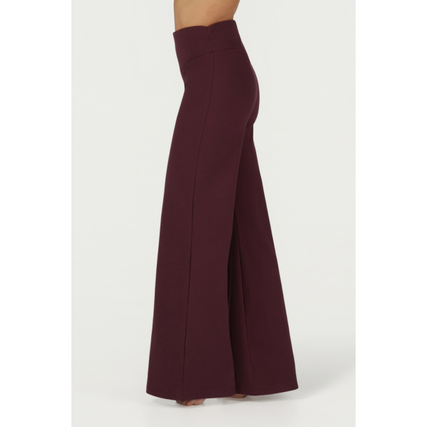 Maeve Yogabukse - Fig