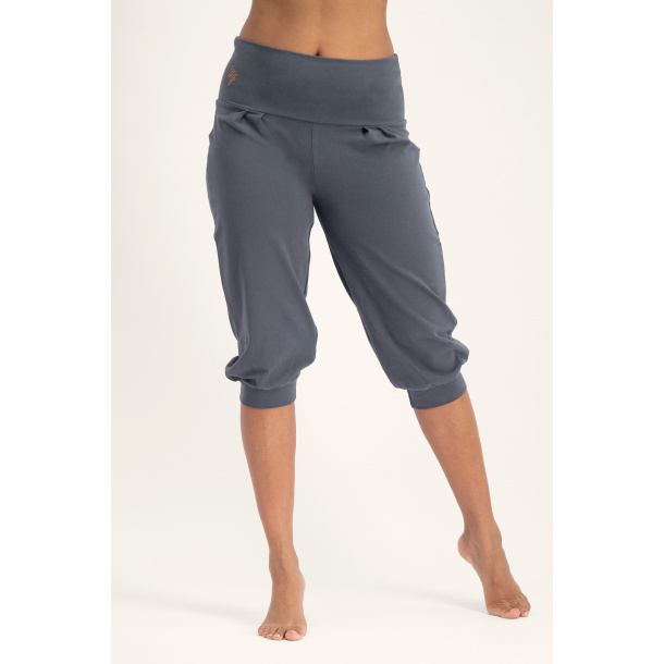 Sukha Yoga Capri - Ash Medium